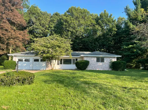 8486 S Hillcrest Dr, Berrien Springs, MI 49103
