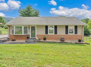 729 Kenyon Rd, Vinton, VA 24179