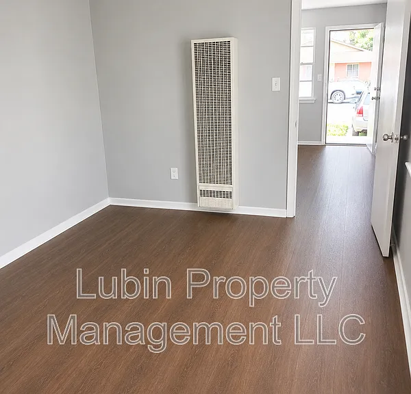 1437 Springdale St — Photo 3