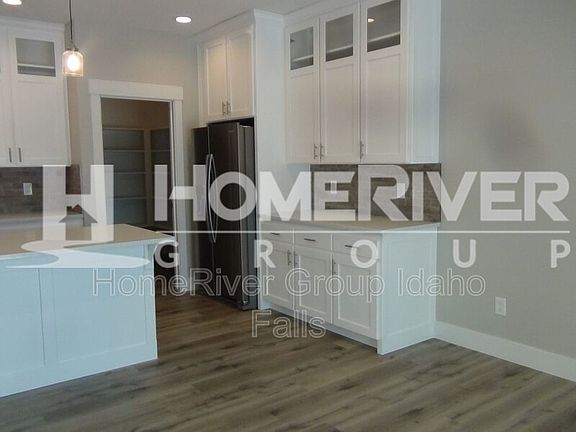 5th image of 754 Silvermaple Dr