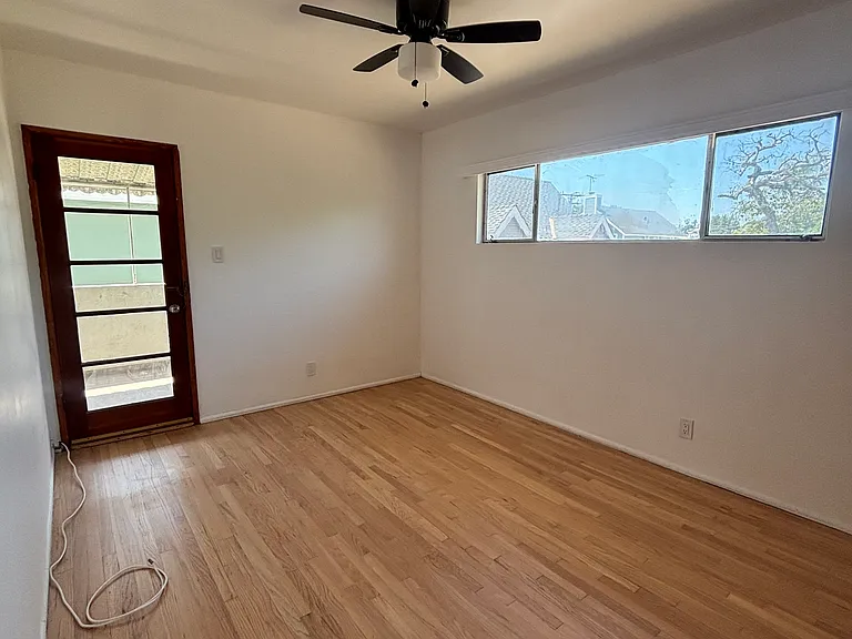 12321 Beverly Blvd — Photo 3