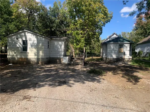 824 E 9th St, Pittsburg, KS 66762