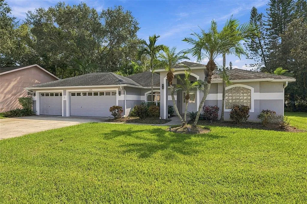3 bed, 2.0 bath, 2217 sqft, $3,750 — Photo 3