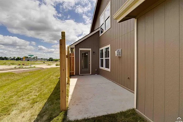 Chasehire Dr — Photo 11