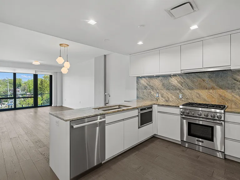 320 Adolphus Ave #404 — Photo 1