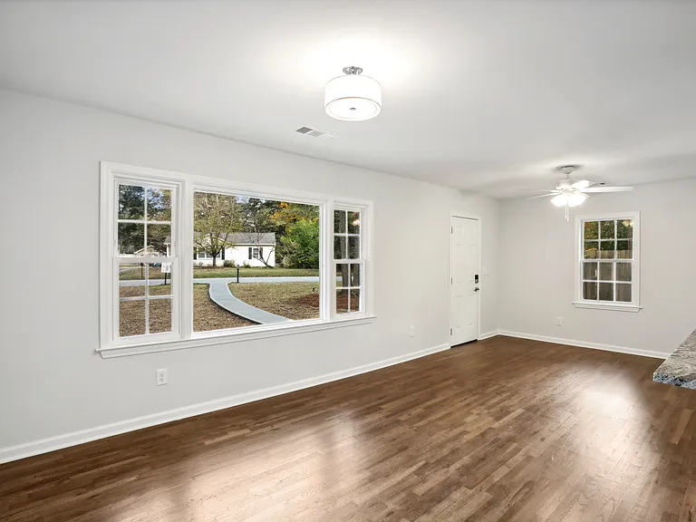 627 Scott Cir — Photo 7