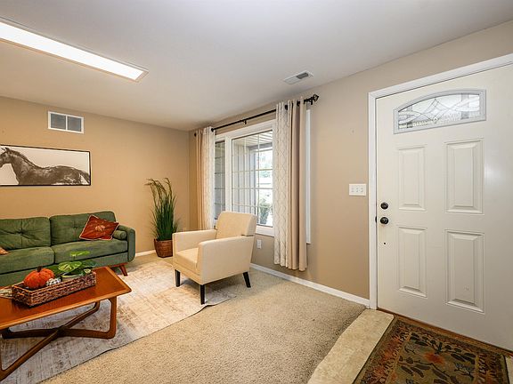 4th image of 7426 Charlesbury Ct