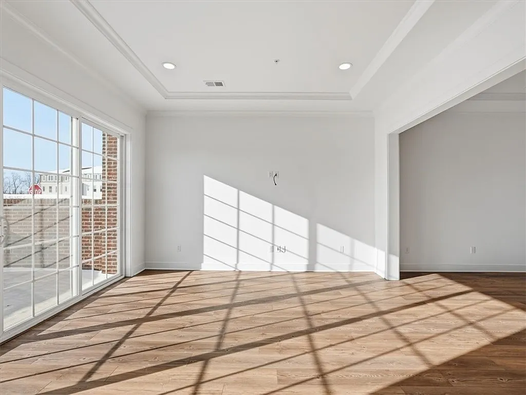 3 bed, 2.5 bath, 2935 sqft, $4,800 — Photo 3