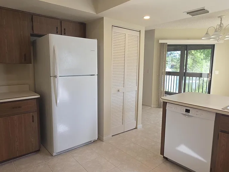 46 Hembury Ln — Photo 4