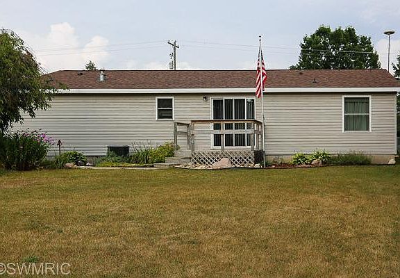 4th image of 7656 S Elm Ave