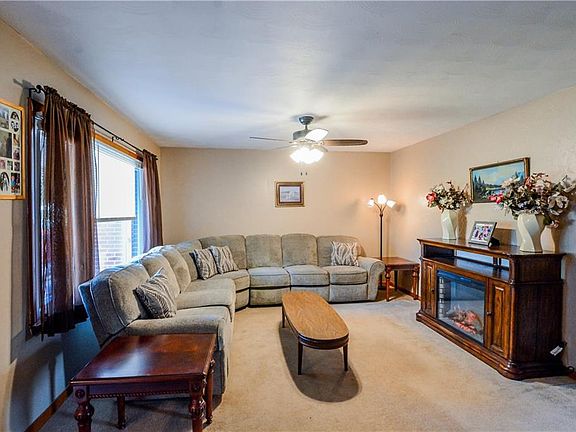 4th image of 8 Eastview Dr