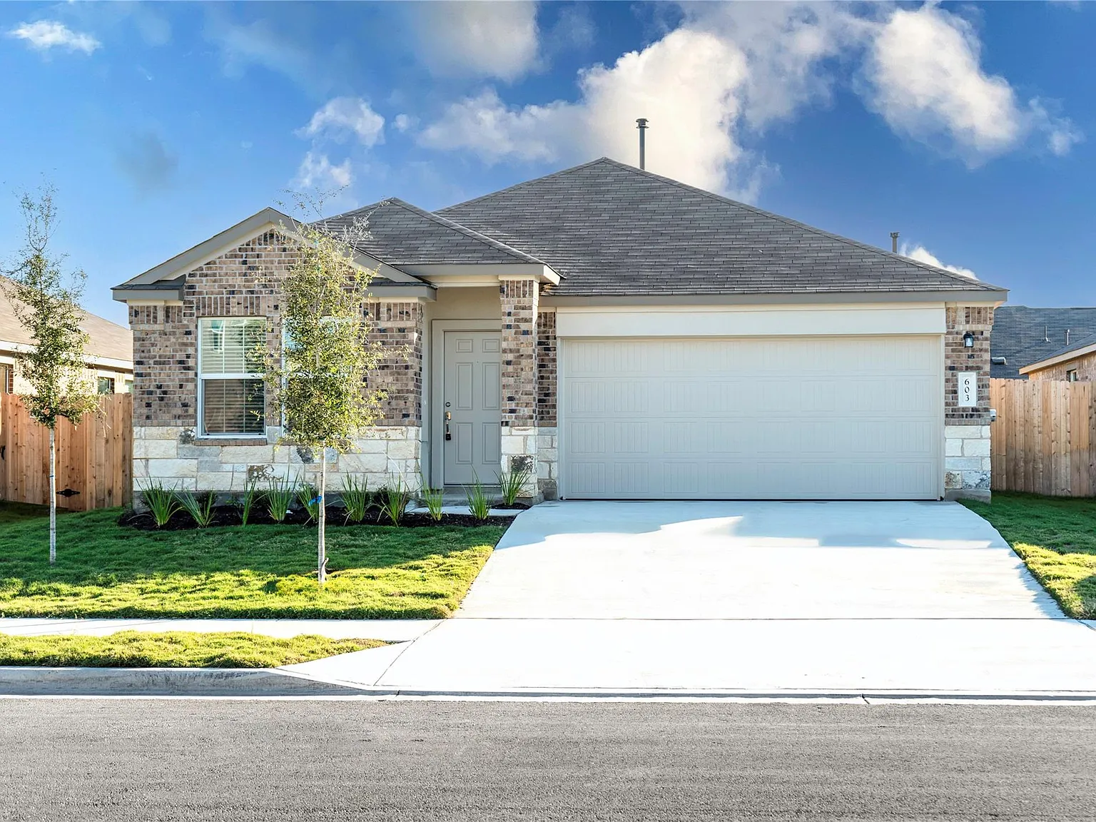 4 bed, 2032 sqft, $2,150 — Photo 3