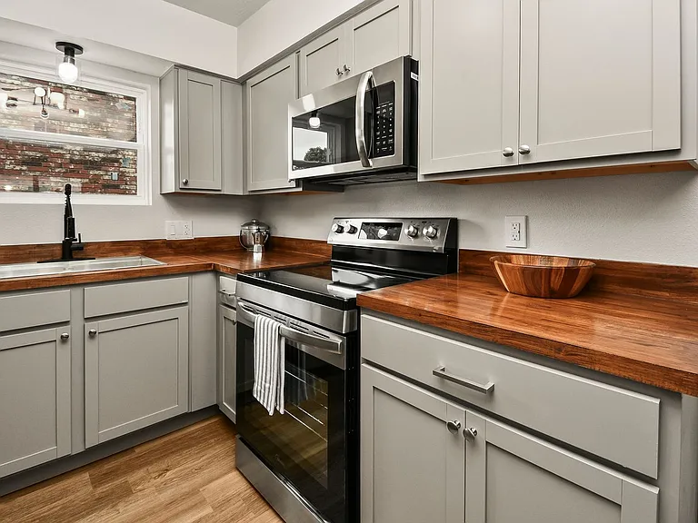 2035 S Florence Ave — Photo 125
