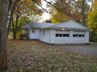 2721 Cascade Springs Dr SE, Grand Rapids, MI 49546