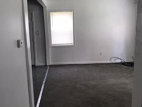 4th image of 14055 Plainview Ave