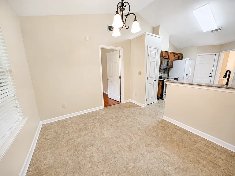 1285 Cordova Cir — Photo 8
