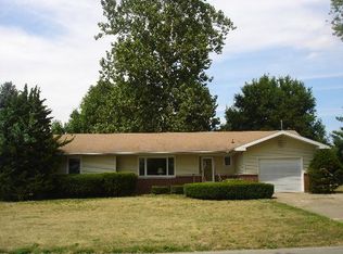 520 E Lincoln Ave, Watseka, IL 60970