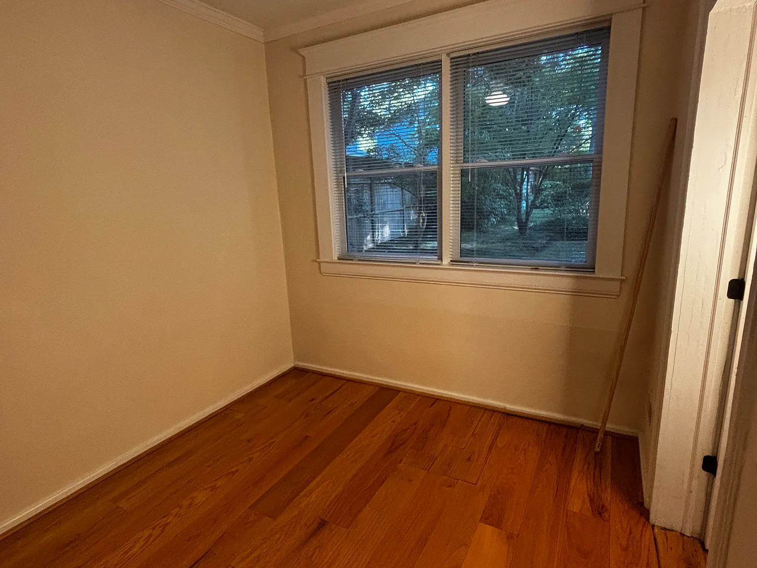 1019 Gloria Ave — Photo 4