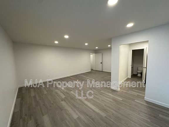5th image of 498 E Fort Union Blvd Unit 498