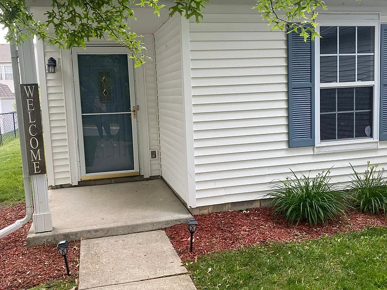 5636 N Plymouth Ct — Photo 3