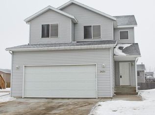 3430 Eagle Run Dr, West Fargo, ND 58078