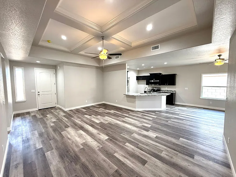 3368 N Apache St — Photo 5