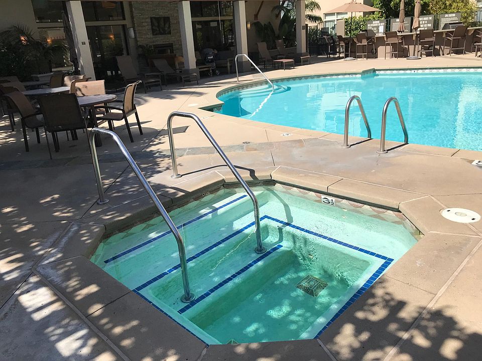 Pool/jacuzzi