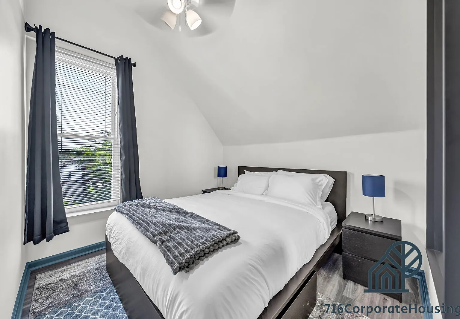 2 bed, 2.0 bath, 1000 sqft, $2,500 — Photo 2