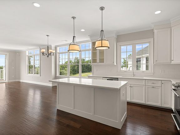 3rd image of 788 Farmington Ave #302