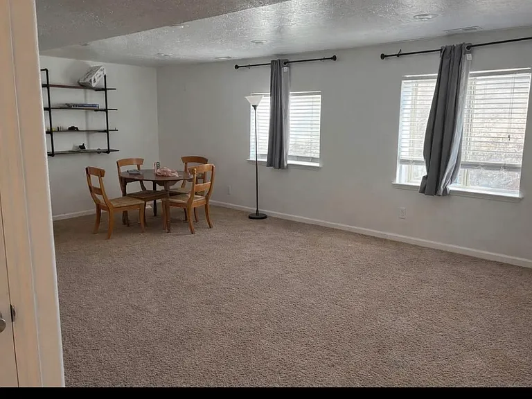 N Crestwood Cir — Photo 2
