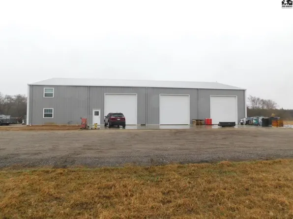 2939 N Halstead Rd, Halstead, KS 67056