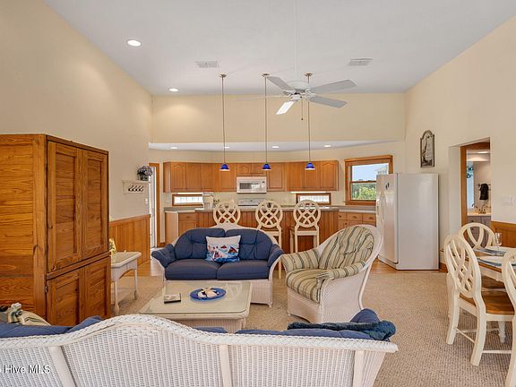 5th image of 2094 Sandfiddler Road