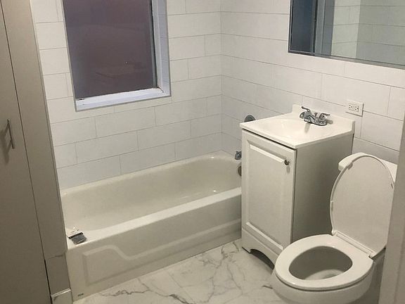 4th image of 1059 W Wrightwood Ave #2F
