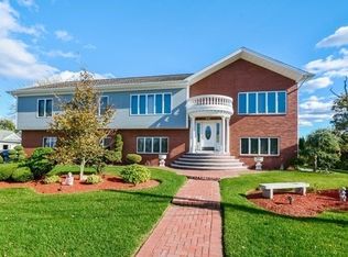 201 Montgomery Cir, Fall River, MA 02720