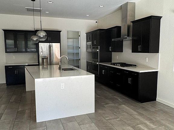 3rd image of 1141 E La Mirada Dr