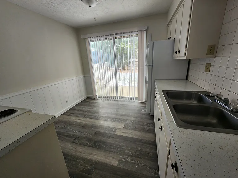 505 Wilshire Dr #7 — Photo 9