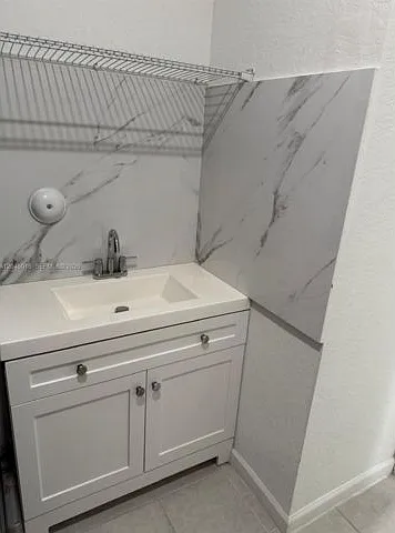 5 bed, 3.0 bath, 2640 sqft, $4,550 — Photo 4