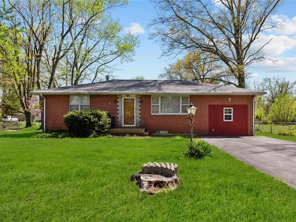 725 Jackson Ln, Godfrey, IL 62035