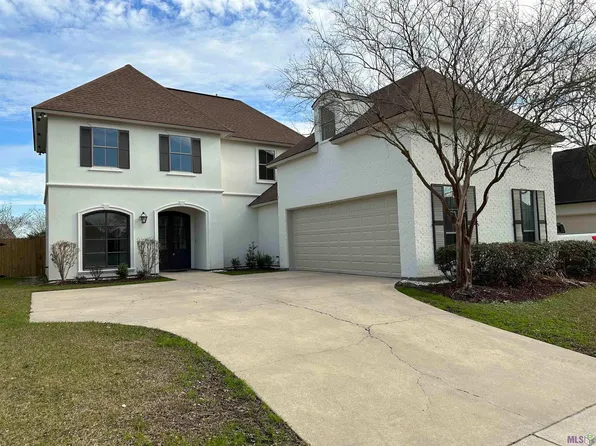 8925 Fox Gate Dr, Baton Rouge, LA 70809