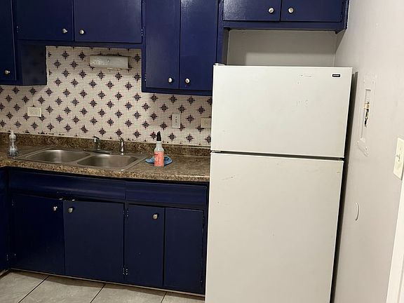 5th image of 8956 S Escanaba Ave APT 3B