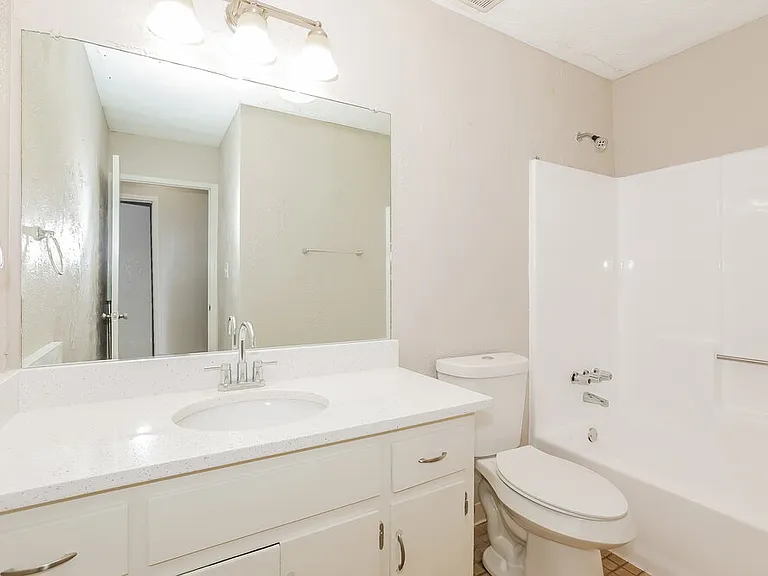 3872 Cloudland Dr — Photo 15