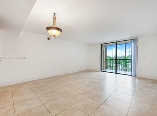 8635 NW 8th St APT 303, Miami, FL 33126