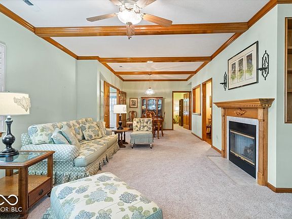 3rd image of 566 Cresthaven Dr