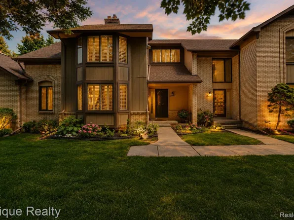 20485 Villa Grande Cir, Clinton Township, MI 48038