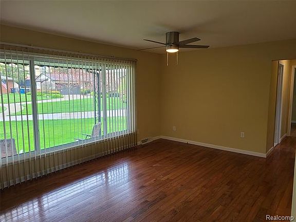 3rd image of 3 Bristol Ct