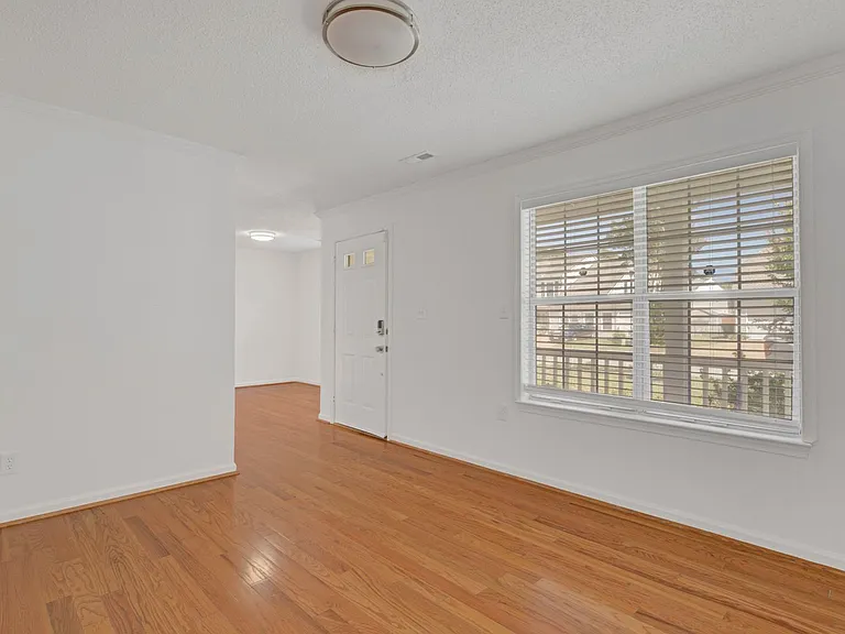 453 Waverly Pl — Photo 25