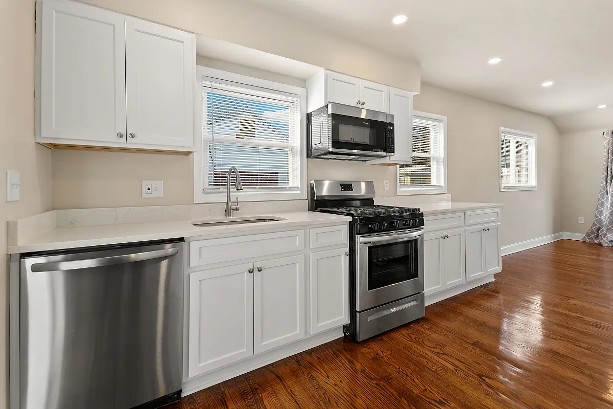 4 bed, 952 sqft, $2,495 — Photo 4