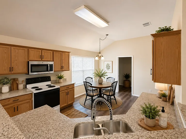 428 Dartmoor Dr — Photo 3
