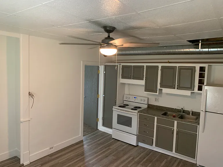 120 W Burr Oak St #3 — Photo 5