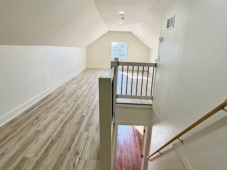 Upstairs room/bedroom